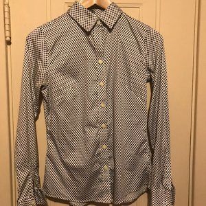 Fitted Button-Down Dress Shirt